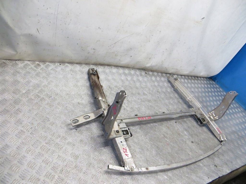 фото №7, 12484. bmw 1 f40 кронштейн pas левый перед 7301585