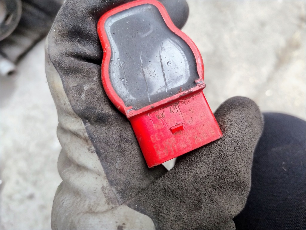 фото №5, Катушка зажигания audi a4 b6 2.0 06c905115a