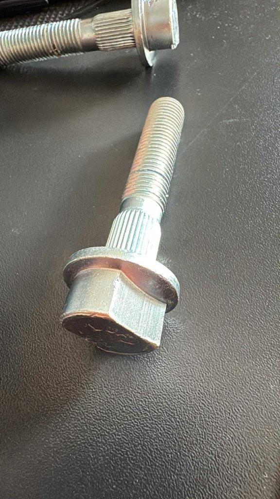 фото №1, Болт амортизатора передний saab 9-3 93 оригинальная