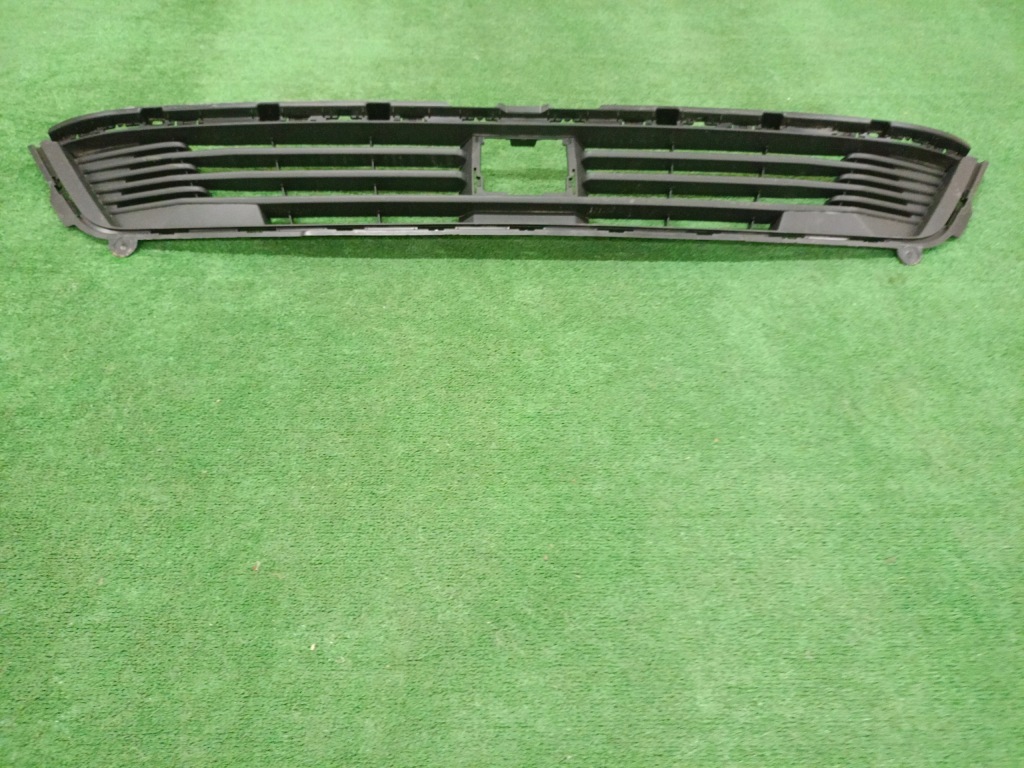 Купити Решітка бампера перед nissan townstar