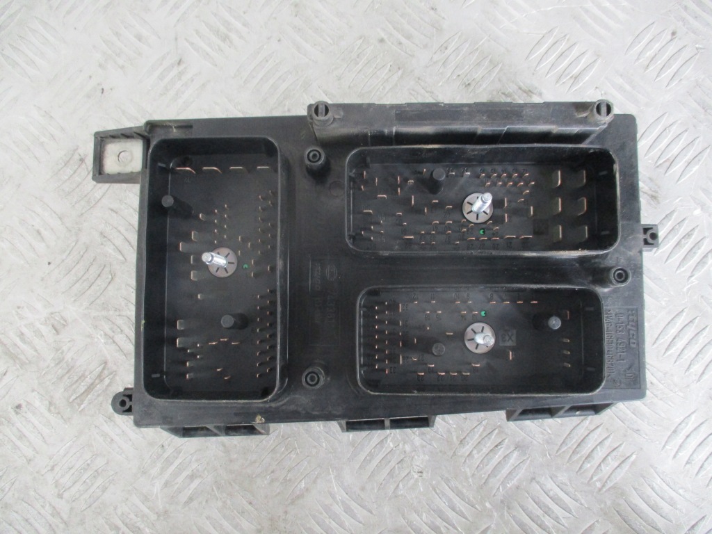 Коробка предохранителей 13285620 opel zafira b 04-10 r. Оригинал