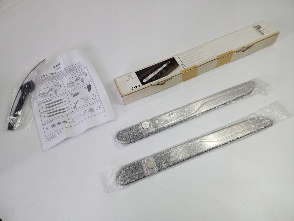 фото №1, Оригинальные накладки накладки порог peugeot 208