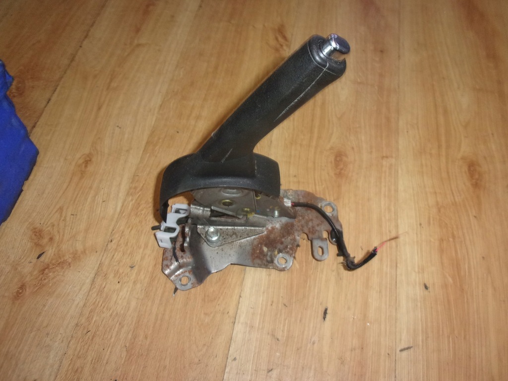 фото №1, Toyota yaris iii рычаг тормоза ручного
