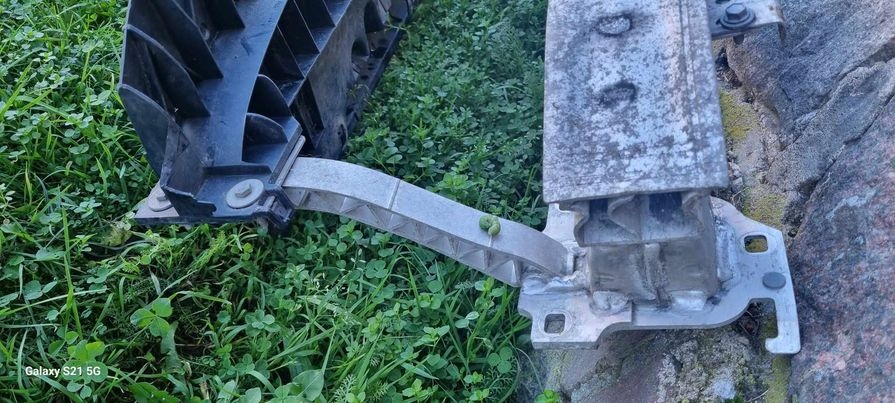 фото №5, Усилитель балка передняя перед peugeot 208