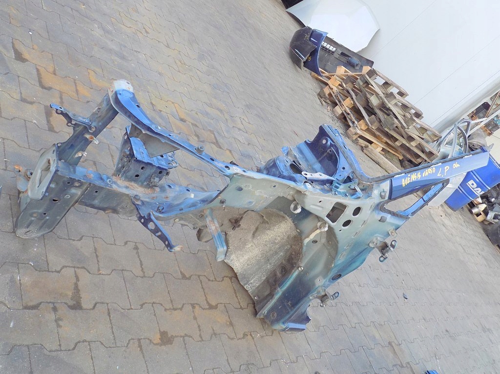 фото №4, Toyota avensis verso 2004r четверть левая перед