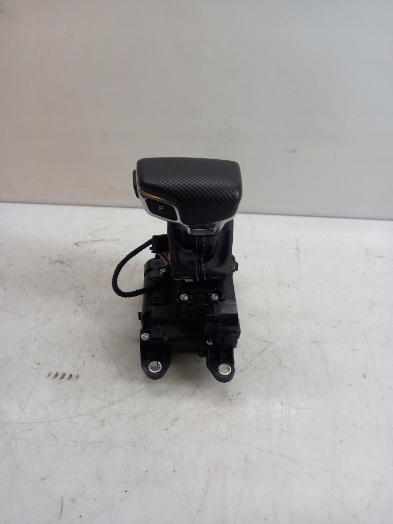 фото №1, Домкрат ручка переключения передач audi a4 b9 8w1713041q