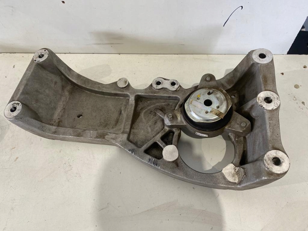 фото №1, Основание кронштейн коробки передач maserati levante