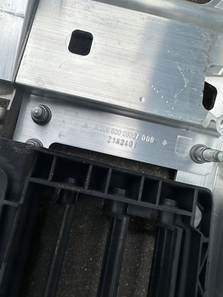 Панель  перед передний кронштейн  помпа mercedes c w206 оригинал кронштейн крепления Киев