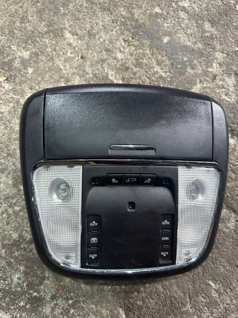 фото №1, Jeep grand cherokee wk2 лампа стельовий освітлення 68329822