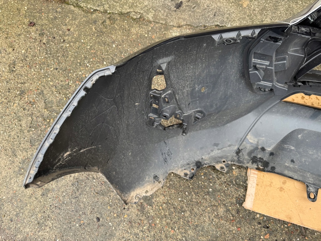 фото №9, Toyota hilux viii lift 20- бампер перед решітка радіатора гарний