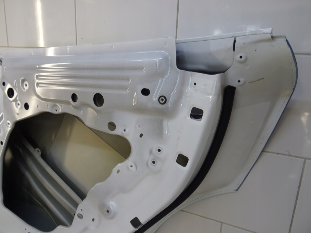 Дверь задняя правое  tesla model y 19- llu Доставка