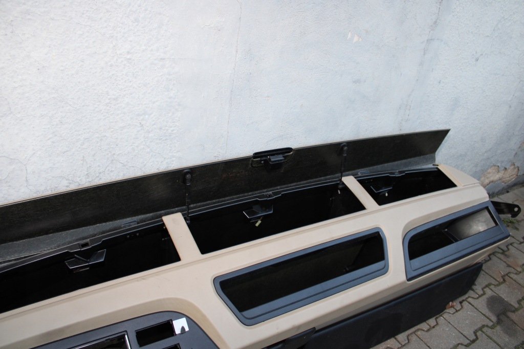 фото №12, Mercedes actros mp4 приборная панель верхний полка бардачок козырьки солнечные streamspace