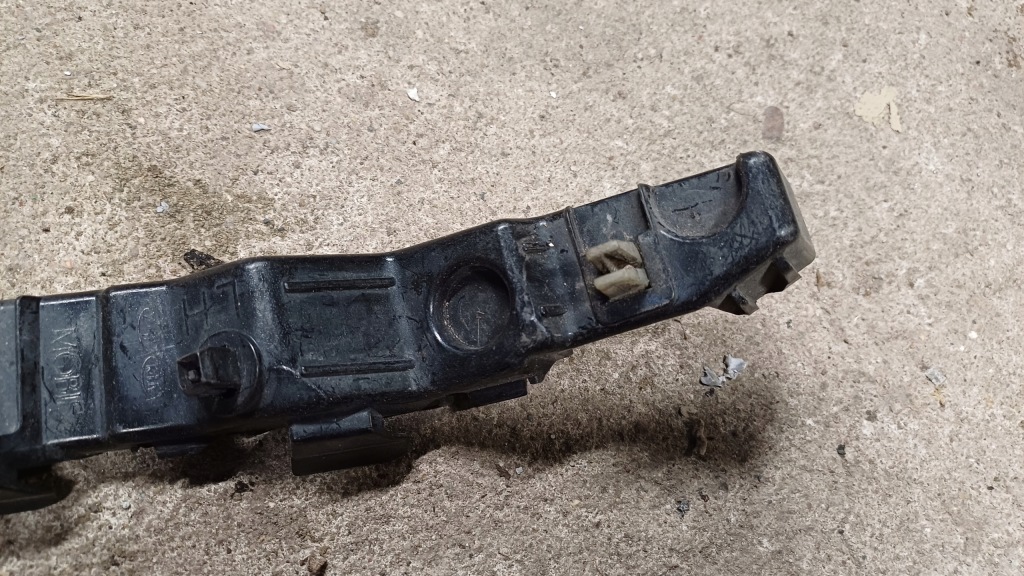 фото №11, Kia sportage iii напрямна бампера лівий передній 86513-3u000