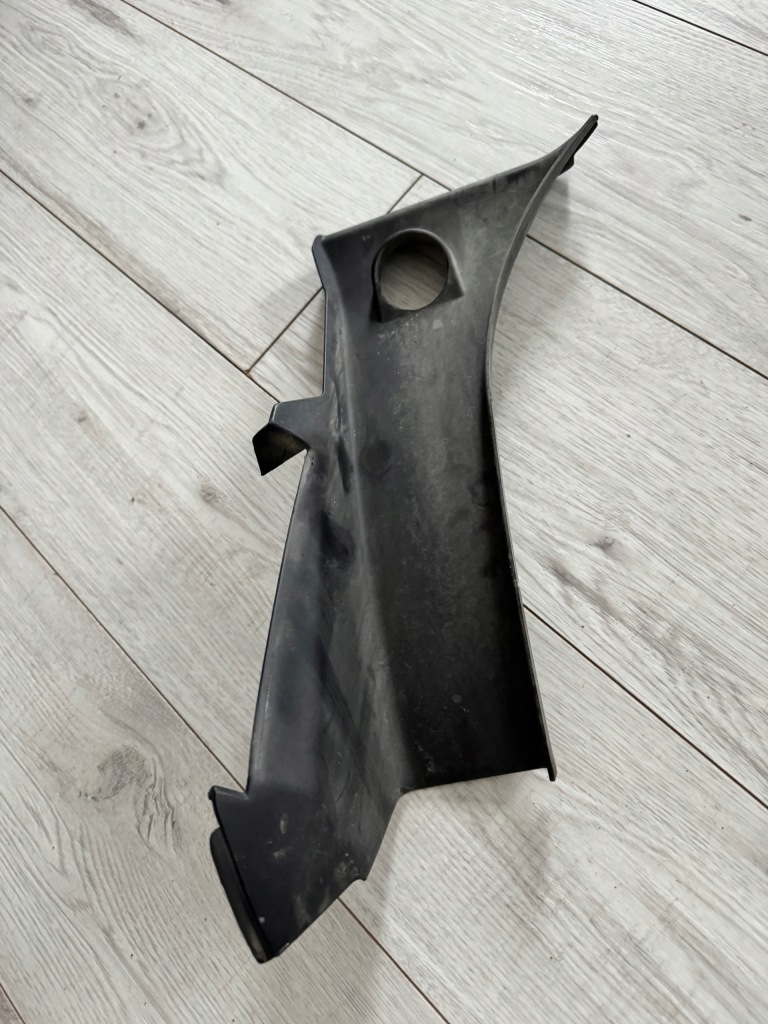 фото №1, Tesla s 13-16 накладка захист лампи правий задня 1006675-00