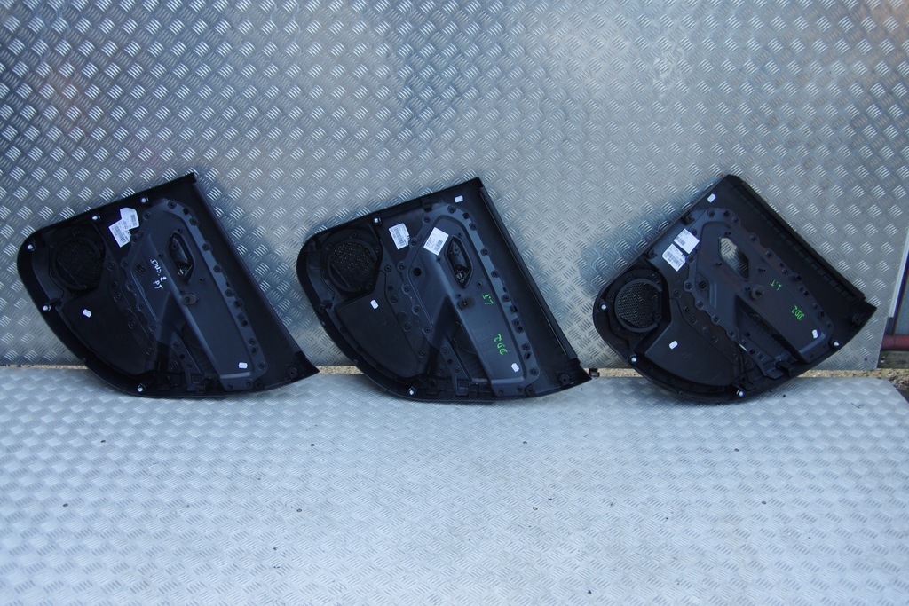 фото №5, Обивка обшивка дверь dacia duster ii 18