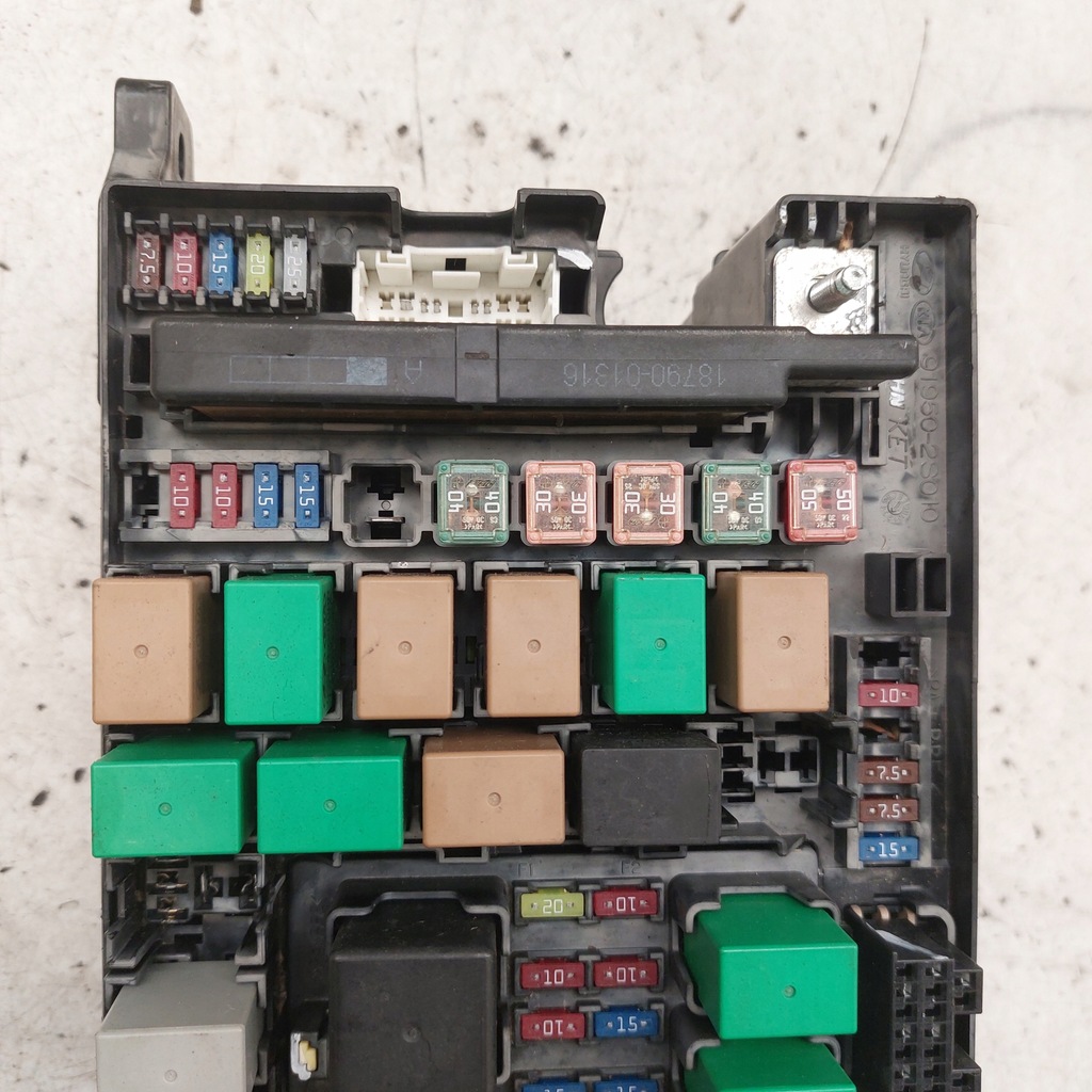 фото №8, Hyundai ix35 1,7crdi коробка предохранителей 91313-2y241 nowa