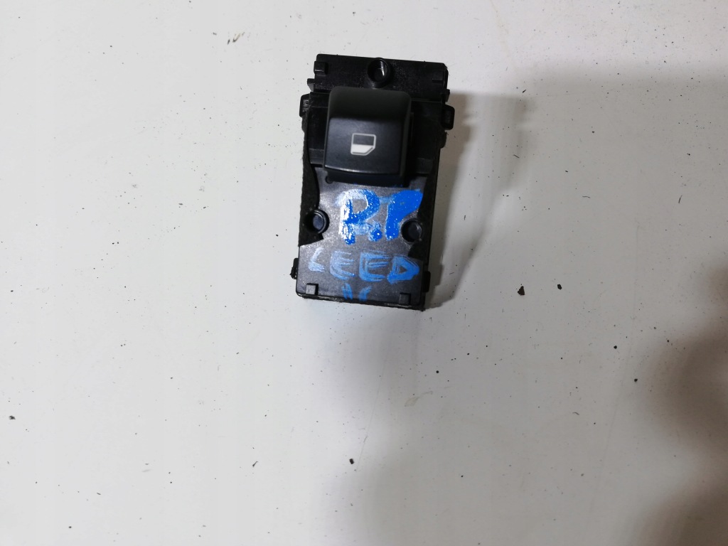 фото №1, Кнопка скло правий перед kia ceed iii 17-22 hb