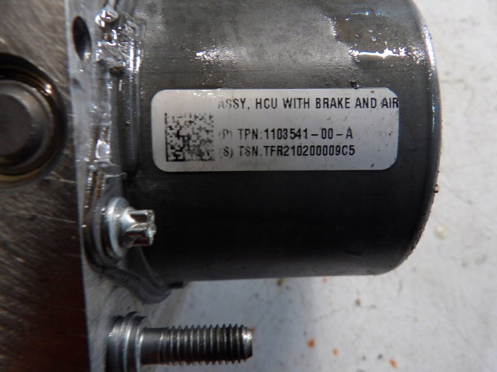 фото №3, Насос abs tesla model 3 110354100a