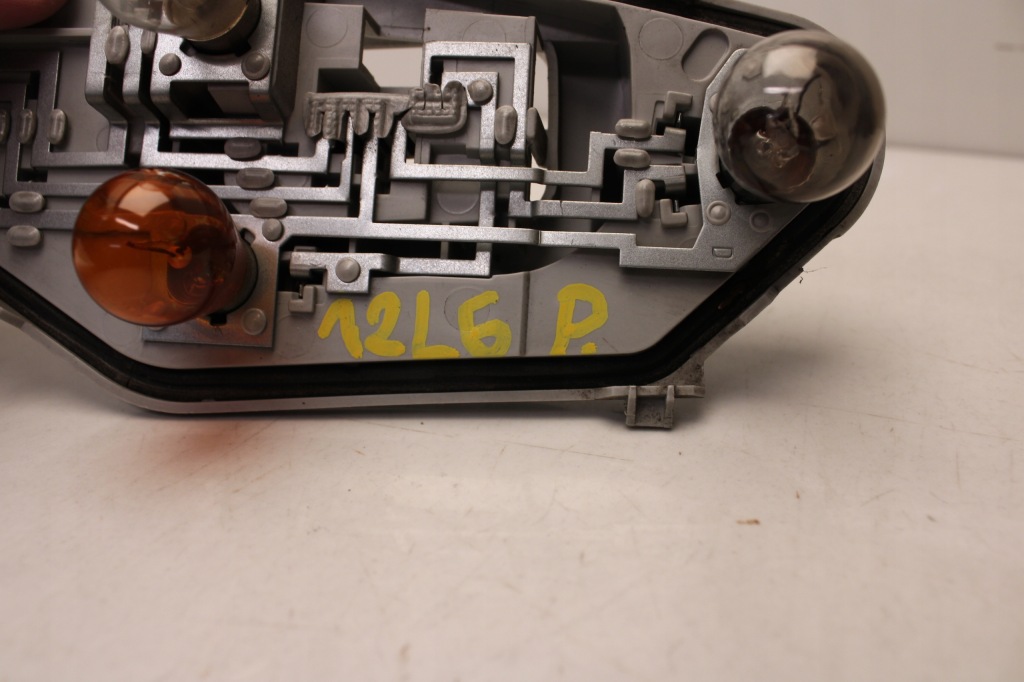 Citroen berlingo partner 3 08r- вкладыш разъём лампы правый задний с Разборки