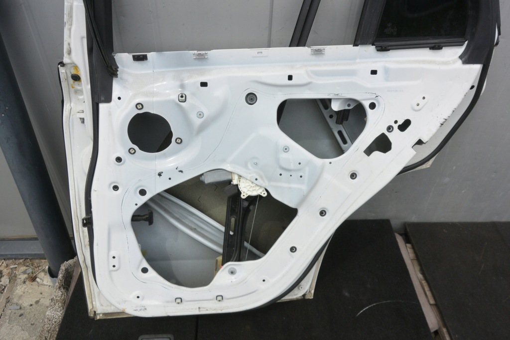 Дверь правое задний  задние цвет a300 300 300u bmw x5 f15 с Разборки