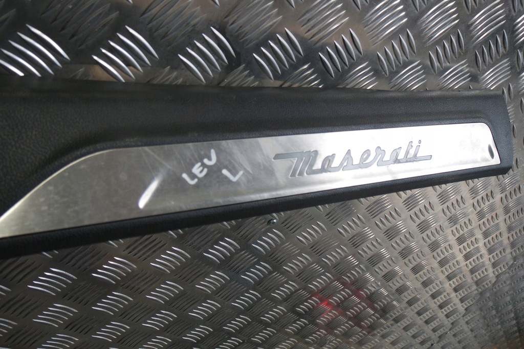 фото №2, Накладка внутренняя порог l maserati levante