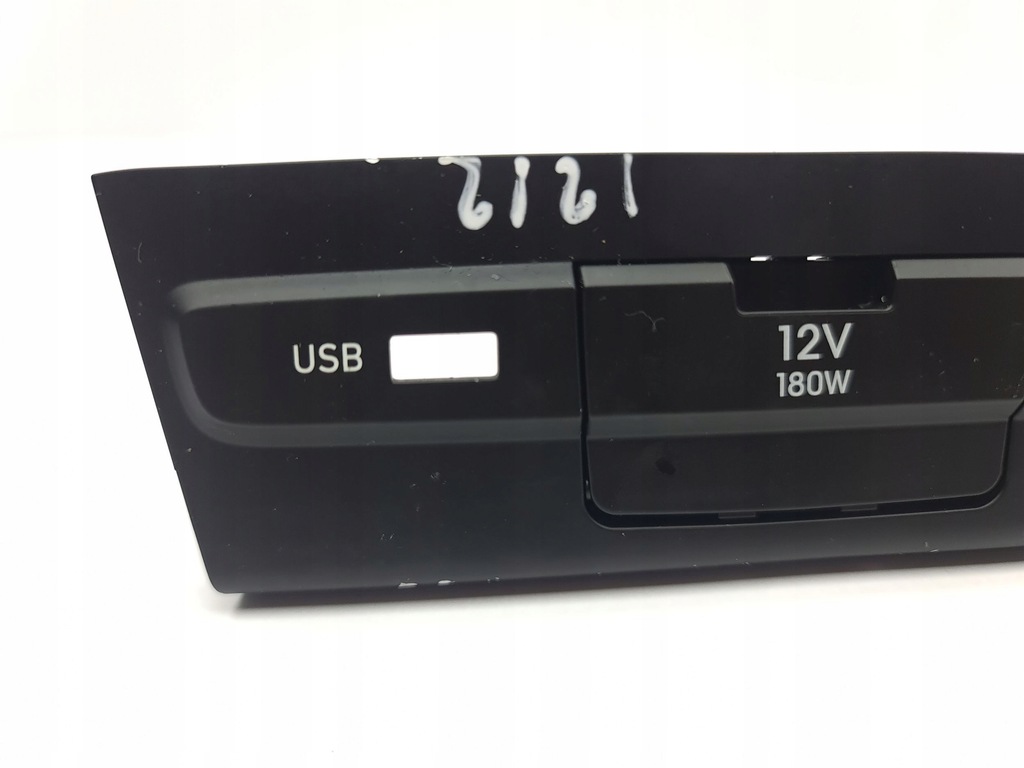 фото №9, Hyundai i20 bc3 bi3 2023 роз'єм / з'єднувач usb