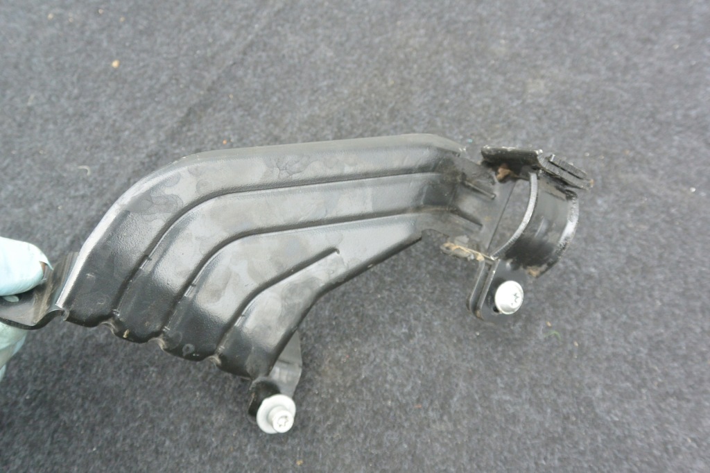 Bmw f30 рестайлинг  lci 330e гибрид направляющая кронштейн проводка кабели в Украине