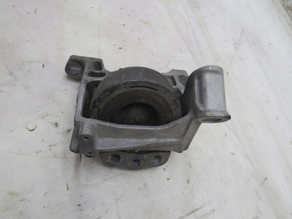 фото №1, Кронштейн подушка двигателя mazda 6 gj 2.2 d