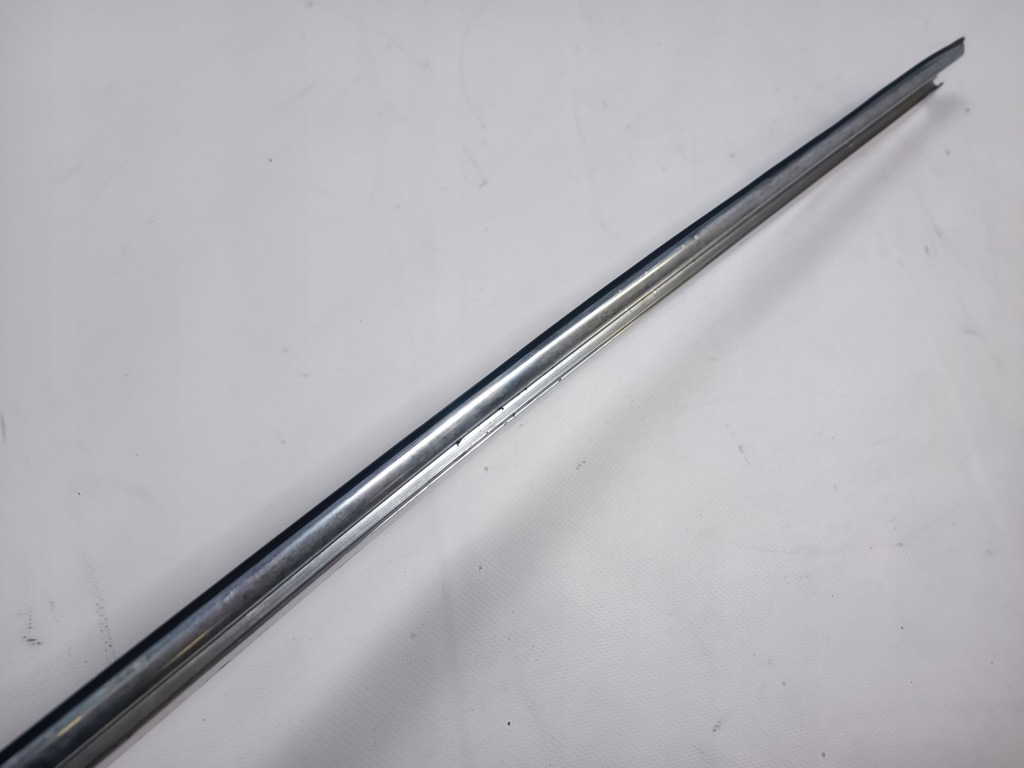 Молдинг хром права nad скло mercedes sl r107 Оригінал