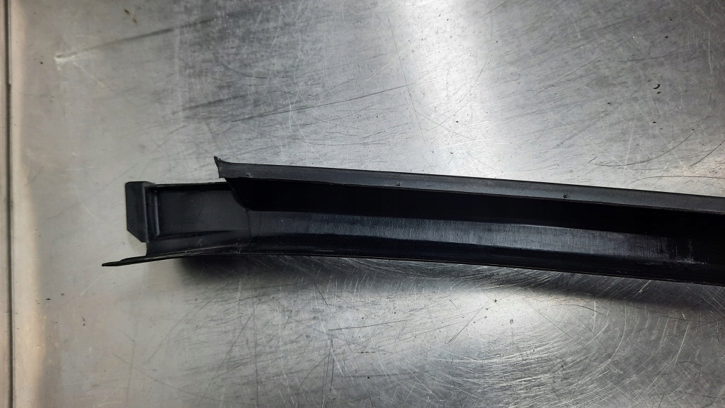 Защита рамка дверь левый передок  7033629 bmw e61 03-07r 2.0d Недорого