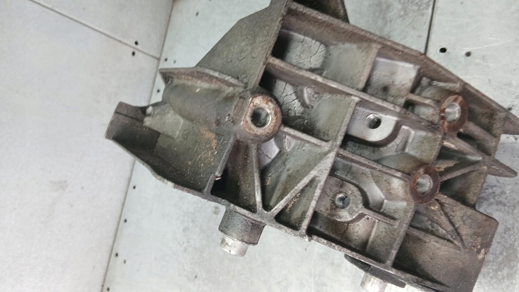 Кронштейн генератора ford ka 1 1.3b 96-08r e2333a890190b с Разборки