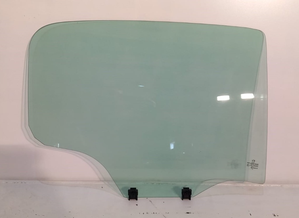 фото №1, Стекло дверь правый задняя peugeot 207 1.4 hb 2011