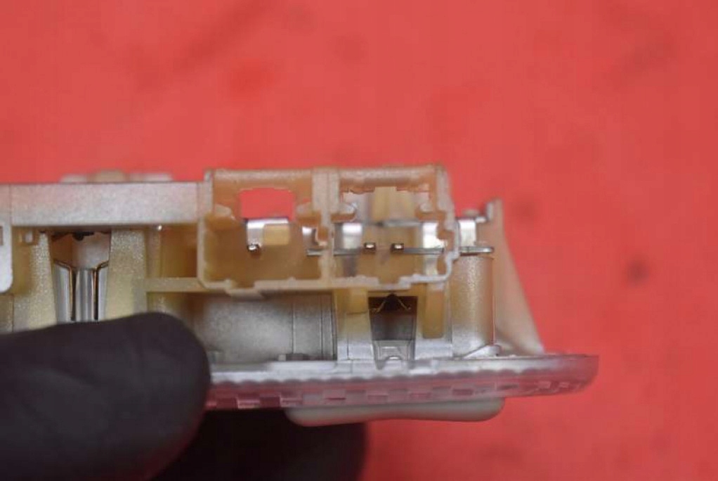 фото №8, Лампа освещение салона перед 9680713880 peugeot 5008 1 i 09-13