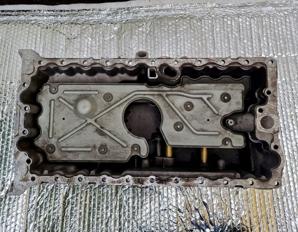 Volvo 2.4diesel 30777966 09-14 піддон масляна Ціна