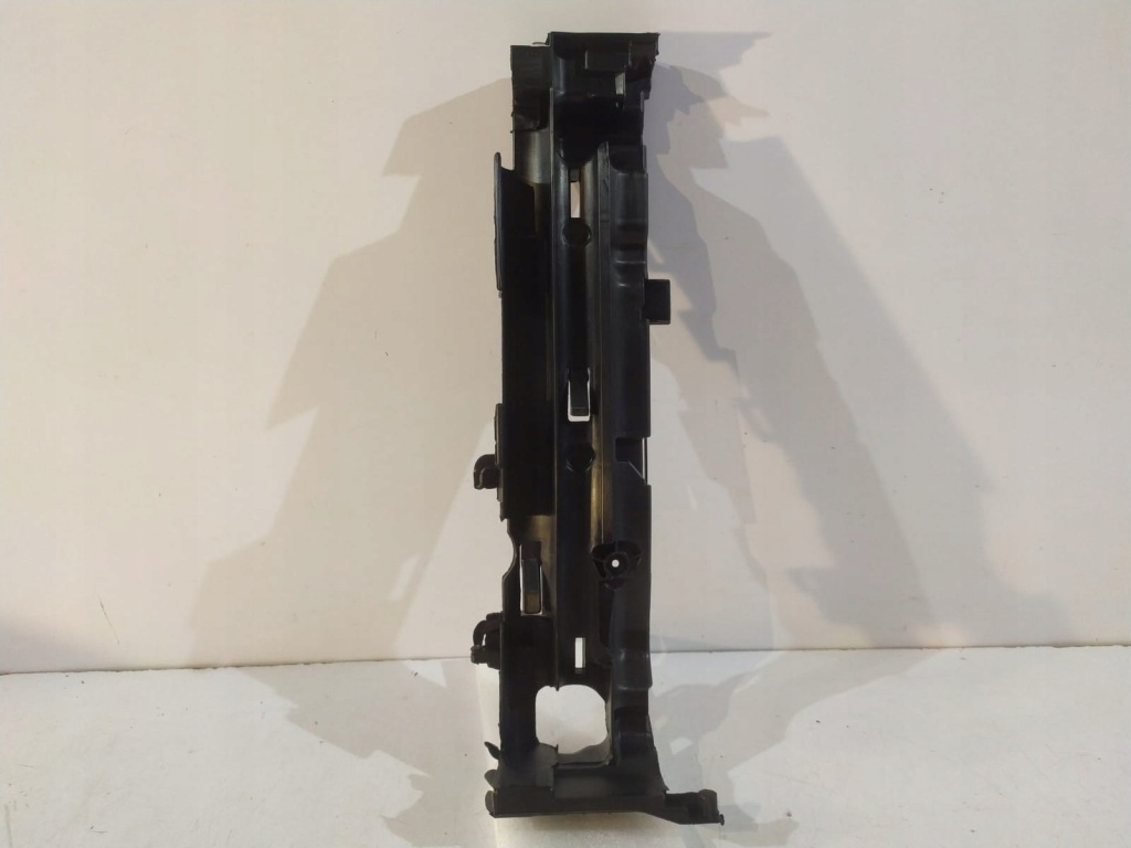 фото №1, Mercedes c w206 кронштейн радиатора r - 15001