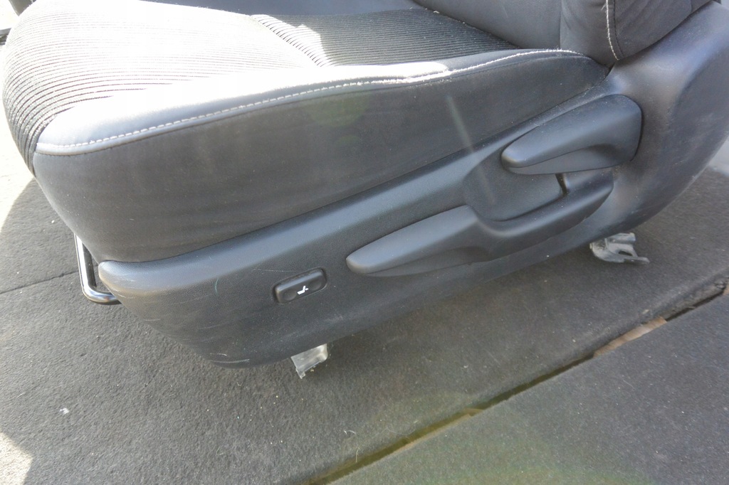 фото №11, Сиденье правый перед полукожа чёрные toyota prius plus + комплект eu