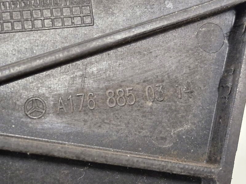 Купить Mercedes w176 рестайлинг  amg line кронштейн  бампера правая  задний задний a1768850314