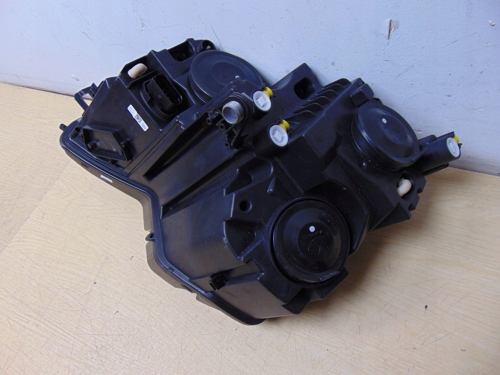 фото №11, Лампа права перед skoda karoq 57b941016a