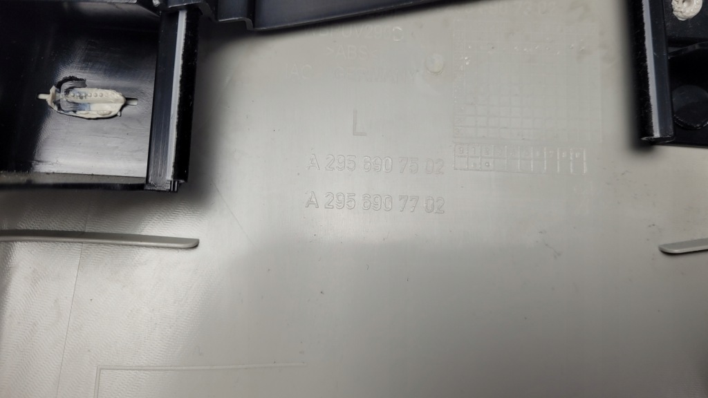 фото №13, Mercedes eqe w295 350+ 23r захист накладка стійка b ліва a2956907102