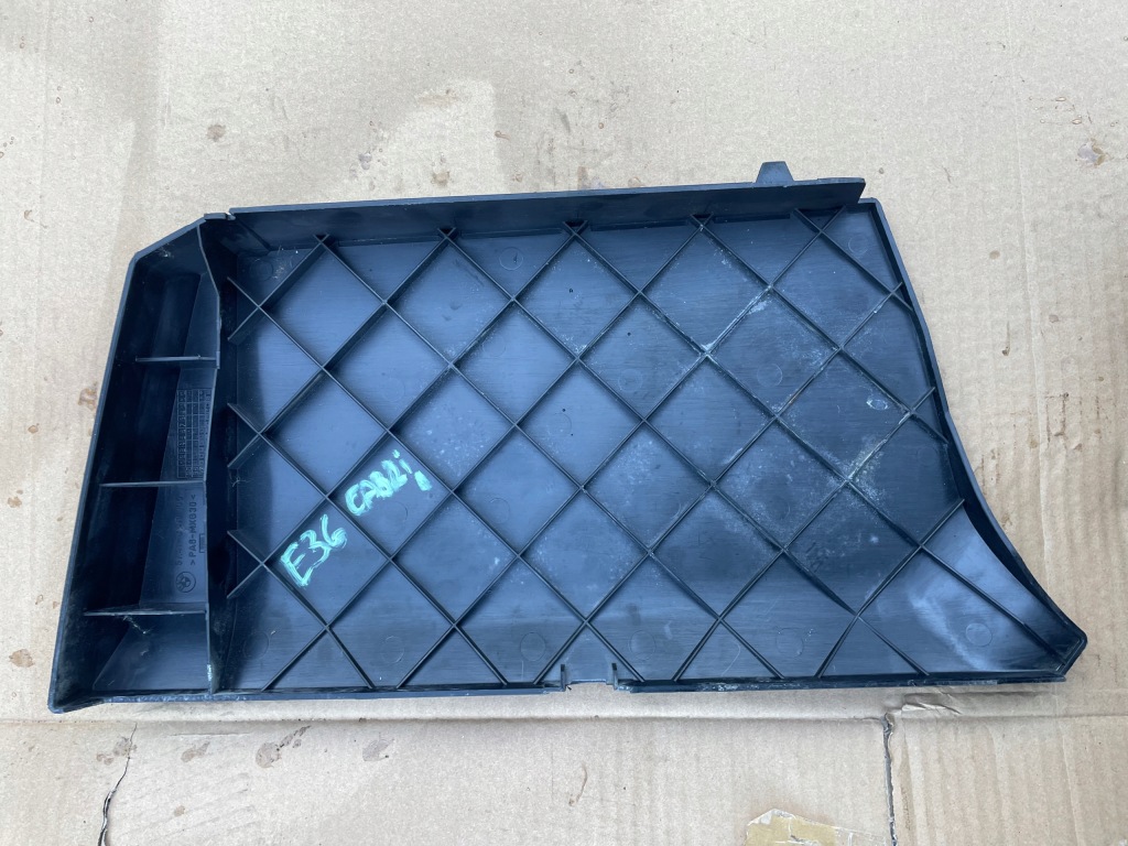 Накладка аккумулятор bmw e36 кабриолет  8119105 в Украине