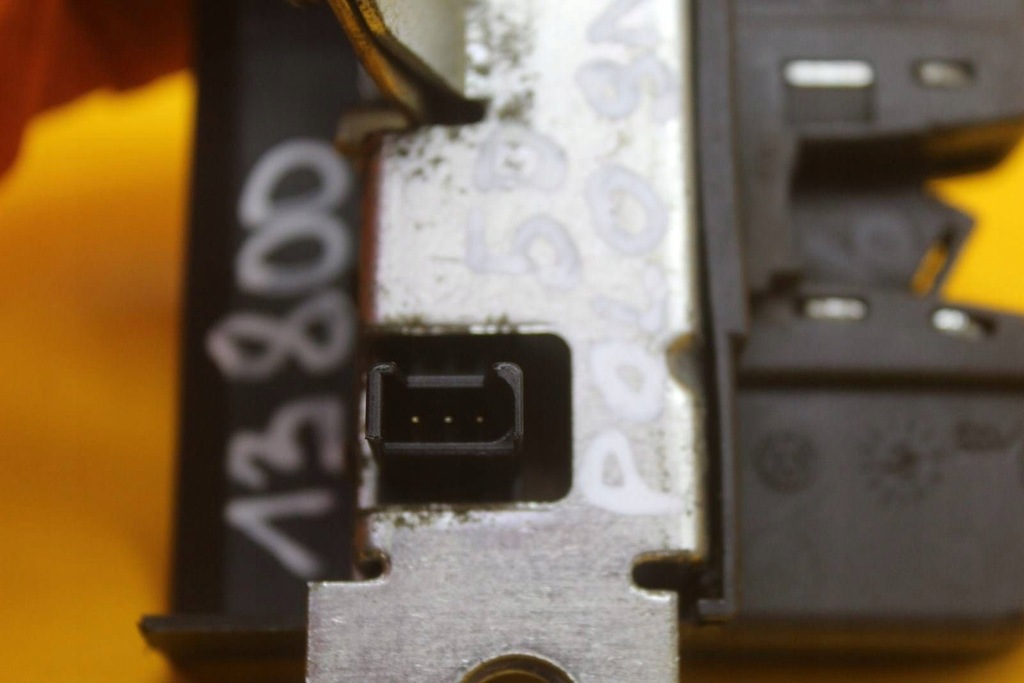 фото №8, Замок крышки багажника vw polo iv 9n 6q6827505b