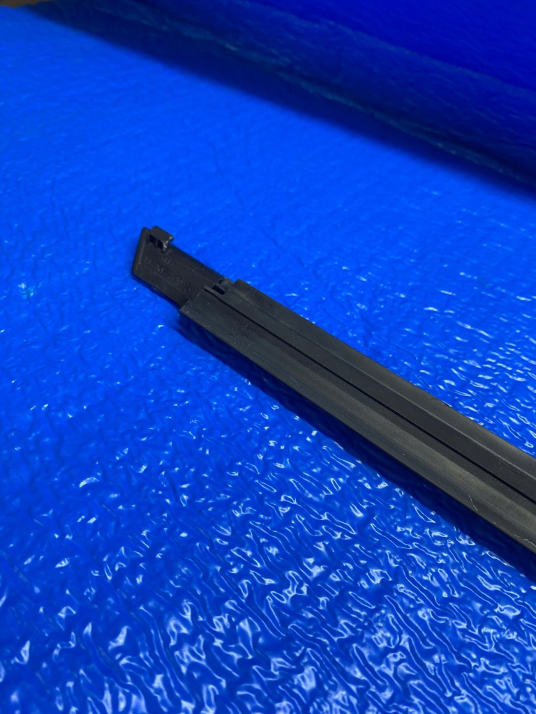 Молдинг ущільнювач mercedes 167 a167 a1677200701 Ціна