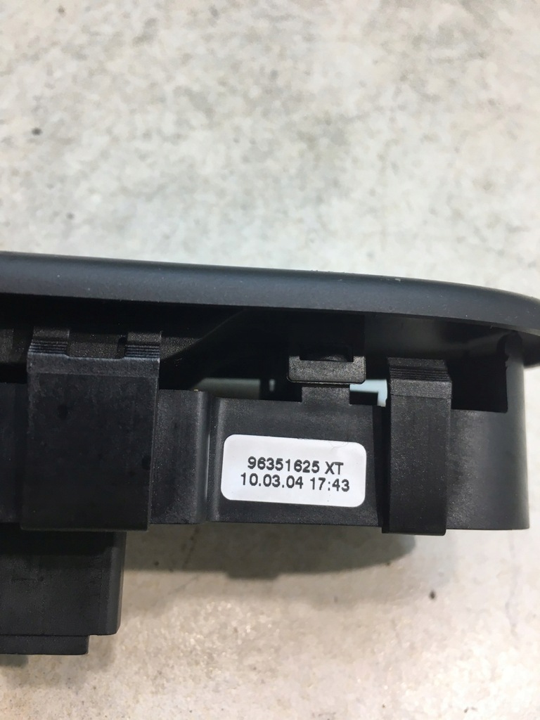 фото №8, Панель стекло правый перед peugeot 307 sw 96351625xt