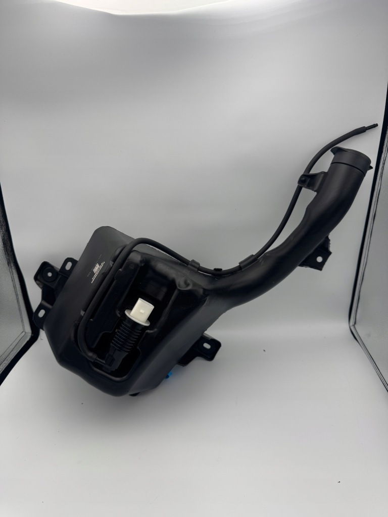 фото №1, Tesla model 3 s plaid 2021r. бак омывателя 1566397-00-b