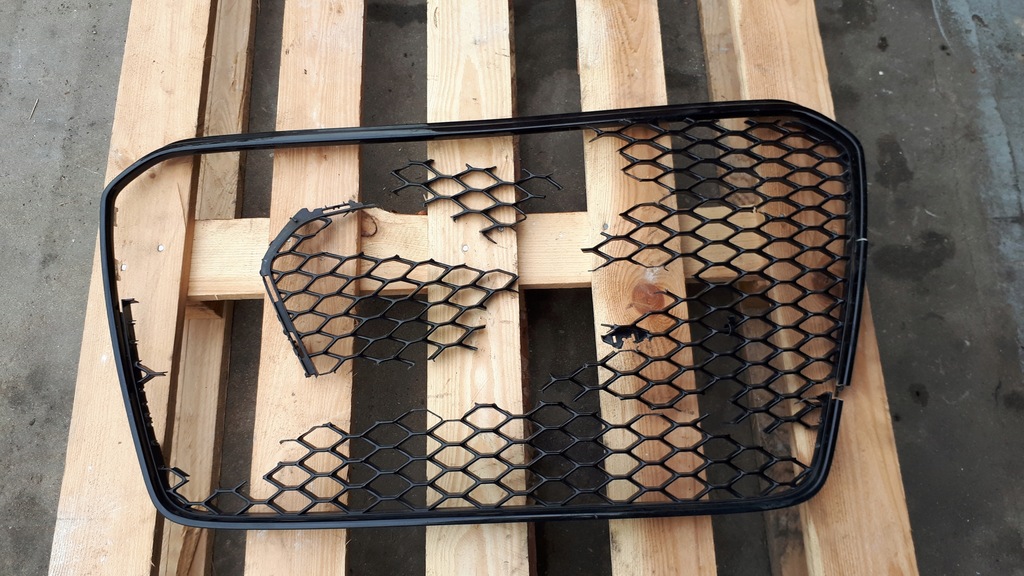 фото №1, A5 8t lift решётка радиатора plaster соты na запчасти ubytki