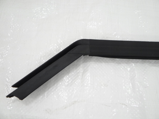 фото №9, Peugeot 2008 прокладка дверь левых передних водителя направляющая стекло