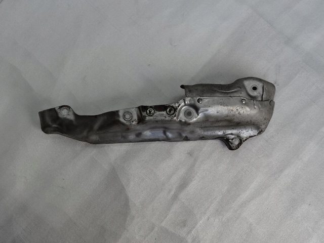 фото №1, Ford kuga mk2 защита тепловая коллектор 9805447380