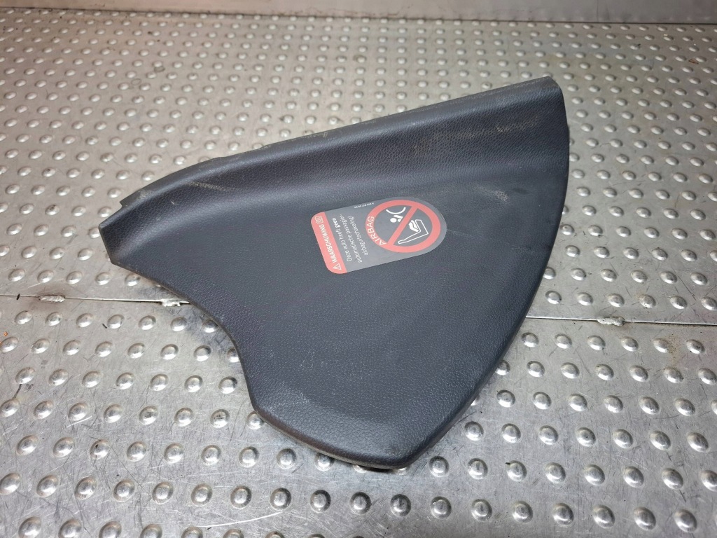 Купити Захист заглушка консолі права a1766800289 mercedes w176 amg