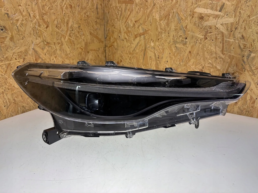 фото №1, Toyota corolla cross 2022 лампы передние