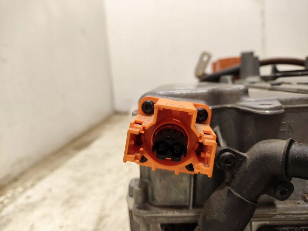 фото №9, Porsche taycan 9j1 2021 преобразователи